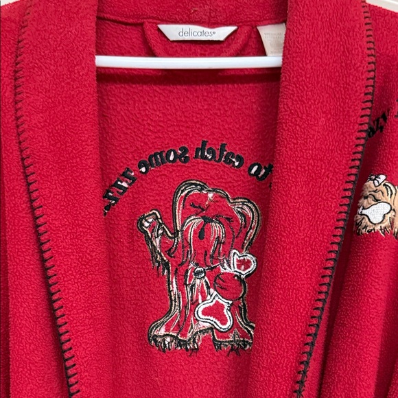 Red Embroidered Robe - Picture 8 of 10